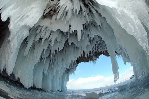 Cuevas de hielo en el lago Baikal, Siberia, Rusia.
