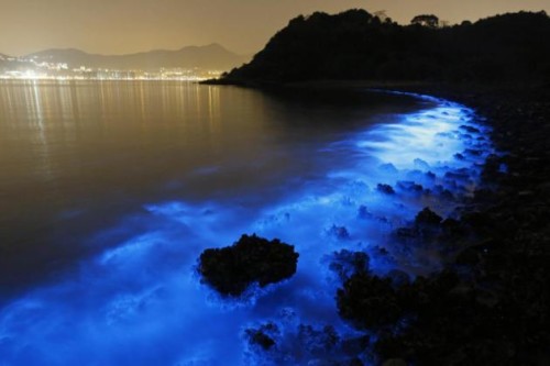 Aguas fluorescentes en China