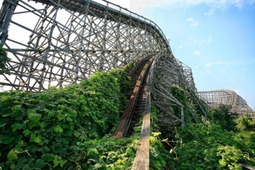 abandoned-roller-coaster-at-nara-dreamland-in-japan-30811