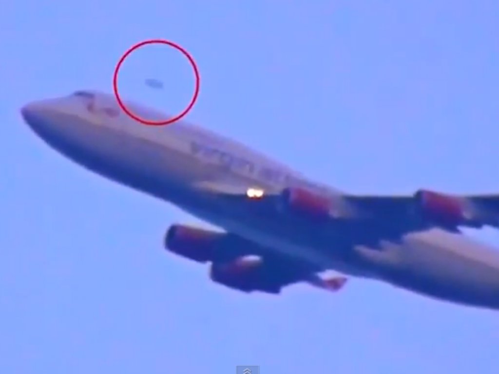 Un OVNI acompañó el despegue de un Boeing 747 en Nueva York